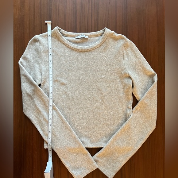 Women’s Zara cream long sleeved top size Medium EUC. - Picture 2 of 6